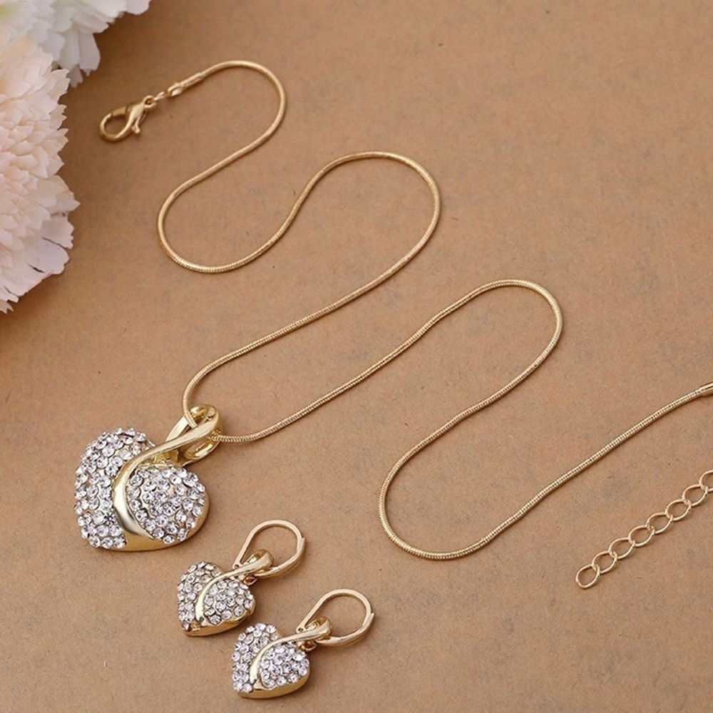 ❤️Bright Gold Crystal Heart Necklace and Earrings - Picture 5 of 9